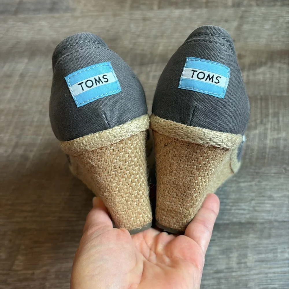 TOMS Calypso Wedge Canvas Sandals Women’s 10 Grey Peep Toe Espadrille Heels